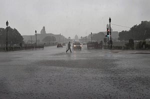 Delhi to keep its cool till 25th  as benign disturbance in wind