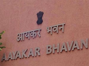 I-T unearths 400 benami deals, attaches Rs 600-cr properties