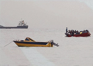 Indian Navy rescues 33 Bangladeshis as Cyclone Mora killed 9