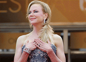 Nicole Kidman donating wedding dress to artist
