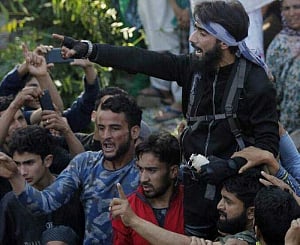 Militant displaying weapons at funeral surrenders