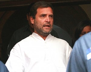 Rahul detained in MP amid high drama, lashes out at Modi