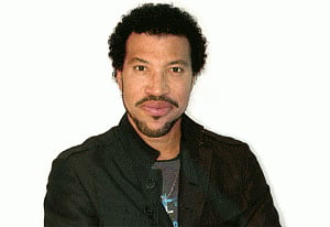 lionel Richie doesn't track his daughters