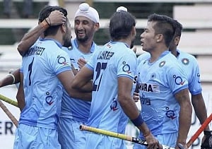 HWl Semi Final: India rout Pakistan to enter quarters