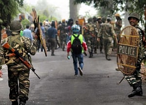 Stone-pelters of Darjeeling giving hard time to law-keepers