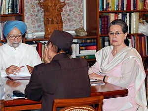 Cong not to attend special midnight meeting on GST