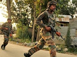 Policeman injured in militant attack
