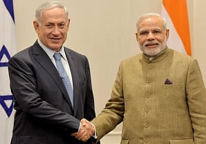 Netanyahu gifts Indian soldiers' photo to Modi