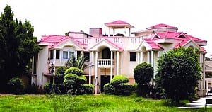 ED raids 3 Delhi farmhouses of Misa, grills husband also