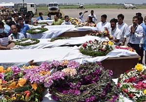 Guj CM receives bodies,  gives Rs 10l to victims' kin