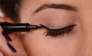 'Eye make-up causing vision problems in young women'