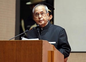 President hands over free lPG connection under Ujwala scheme