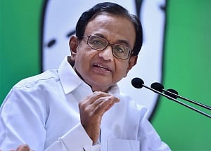 People of Kashmir are between two maximalist positions: Chidambaram