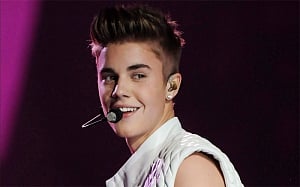 Justin Bieber fined for using phone while driving