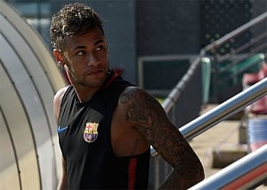 Picture this! Pensive Neymar stirs renewed PSG fever