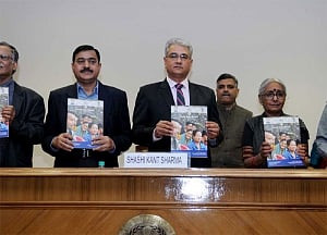 CAG urges Railways to improve parcel service