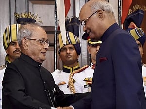 Change of guard at Rashtrapati Bhavan begins with knock on the door
