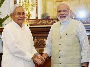 PM congratulates Nitish on being sworn in as CM