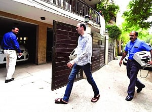 Taxmen swoop on K'taka Min
