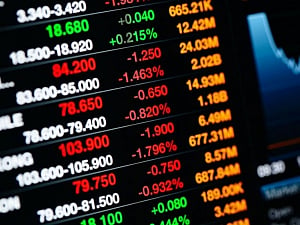 Global cues, banks stocks drag Indian equities lower