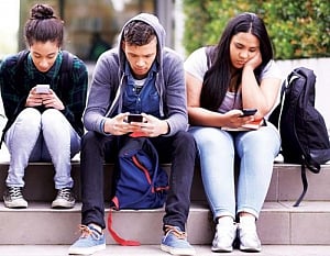 Smartphones are rendering teenagers lonely and distressed