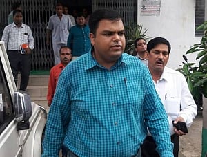 Buxar DM found dead on rail tracks in Ghaziabad