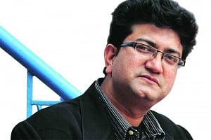 B-Town welcomes Prasoon Joshi as new CBFC chief
