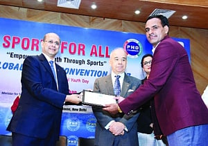 Takhar seeks better facilities for rowers