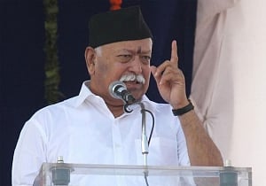RSS chief defies dist admin order, unfurls tricolour at school