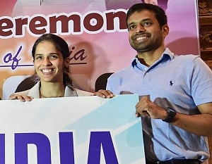 Saina resumes partnership with Gopichand