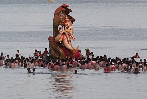 300 foreigners witness Ganeshotsav immersions in Mumbai