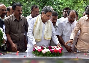 Slain journalist Gauri lankesh laid to rest with State honours