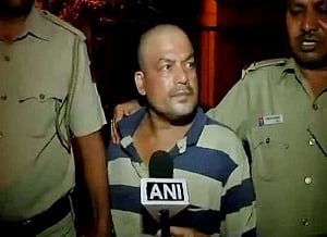 5-yr-old girl raped by peon in Delhi school