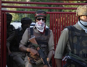 2 militants killed, 1 arrested during encounter in Kulgam