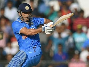 Australia's chase in first ODI delayed by rain
