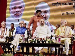 Amit Shah slams Rahul for defending dynastic politics