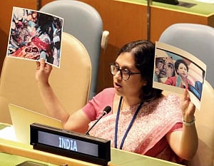 India exposes Pakistan's use of fake photo at UN; shows image of own terror victim
