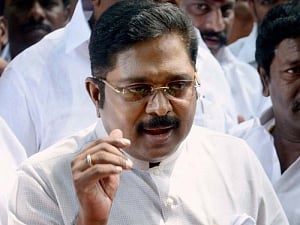SC asks EC to decide claim over AIADMK poll symbol by Nov 10