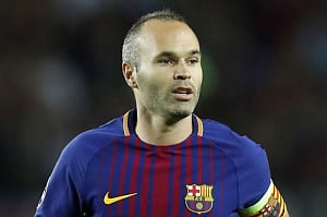 Midfielder Iniesta signs lifetime contract with FC Barcelona