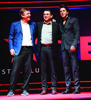 Khan returns with smooth-talk