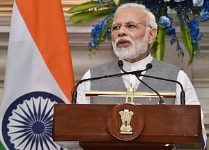 Modi begins Gujarat tour