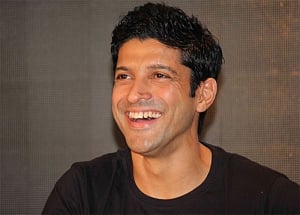 let's not discriminate: Farhan on Hrithik-Kangana row