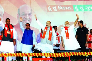 Modi invokes Gujarat pride