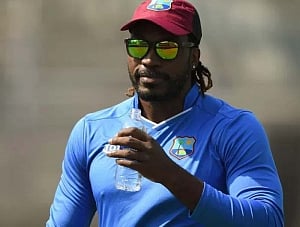Gayle denies exposing himself to masseuse
