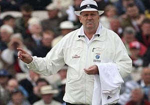 Ex-Test umpire Hair admits stealing cash from liquor shop