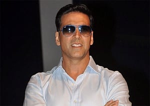 Rajnath hails Akshay for supporting Indian soldiers