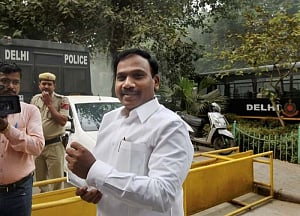 Court defers 2G spectrum cases for Dec 5