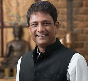 I do some films for bill, some for dil: Adil Hussain