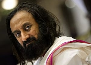 Sri Sri meets Muslim leaders in lucknow, says dialogue will resolve all issues