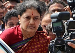 No interim relief from HC to Sasikala-Dhinakaran faction
